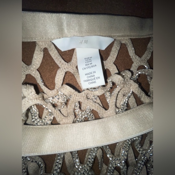 Net skirt embroidered with glass beads - Picture 2 of 5